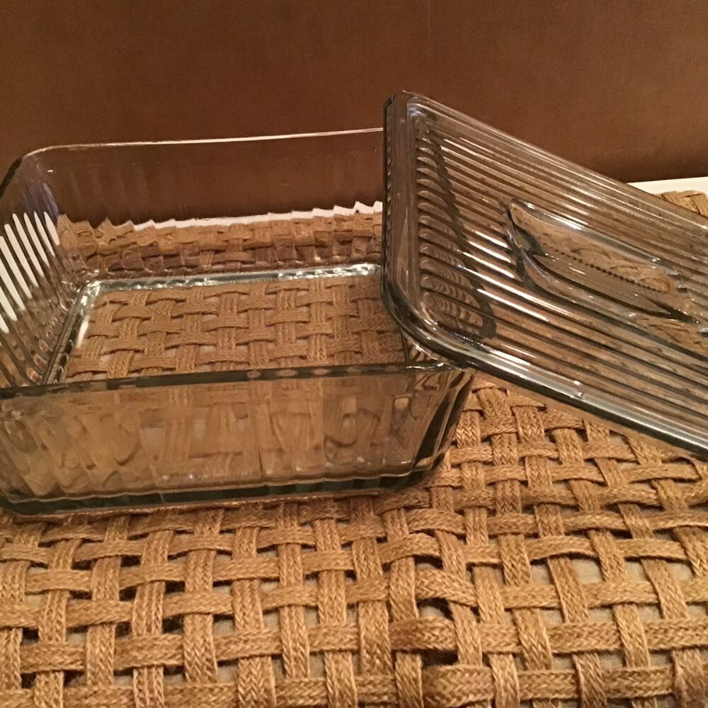 Anchor Hocking glass fridge box with lid